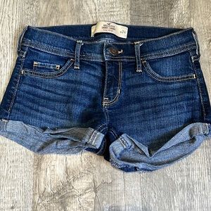 Hollister short-shorts low rise, size 0, dark wash color